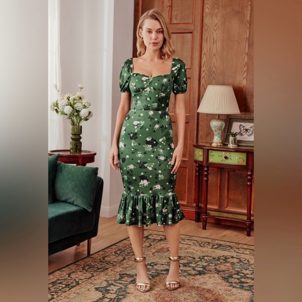 Lait Collection Carmen Puff Sleeves Stretch Midi Dress in Green
